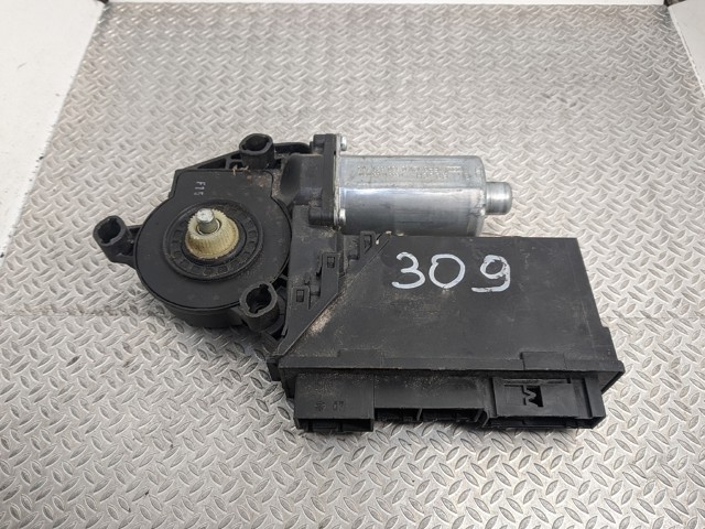 Мотор стеклоподъемника двери передней, правой 7L0959701R VAG