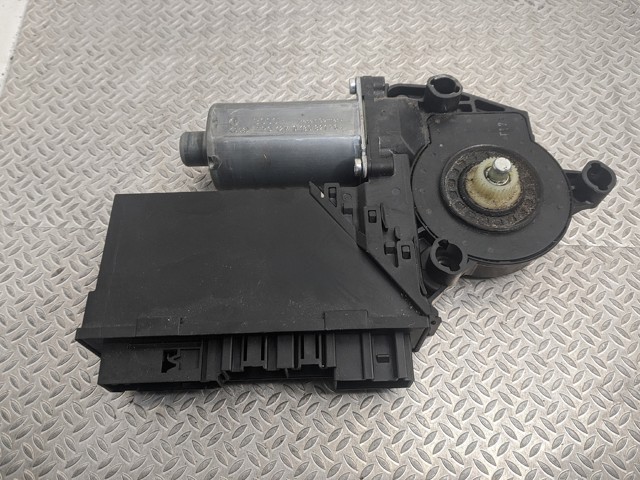 7L0959702R Мотор стеклоподъемника двери передней левой купить Харьков