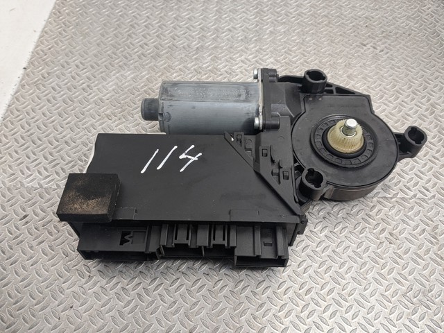 7L0959704D Мотор стеклоподъемника двери задней правой купить Каменское