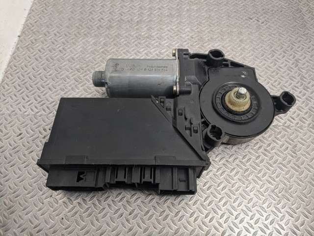 7L0959794 VAG Мотор стеклоподъемника двери задней правой купить в Черкассы