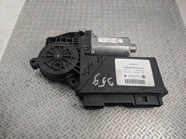 Моторчик стеклоподъемника двери задней, правой 7L0959794 VAG