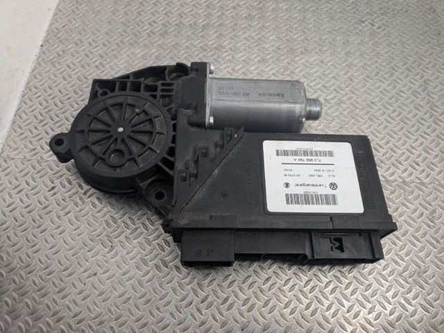Моторчик стеклоподъемника двери задней, правой 7L0959794A VAG