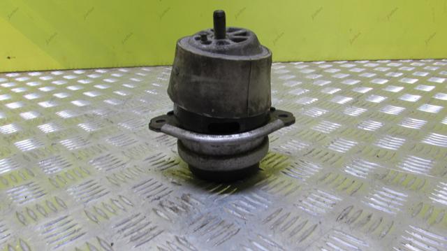 Опора двигателя, левая/правая 7L6199131A VAG