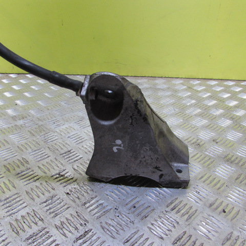 Кронштейн подушки (опоры) двигателя, правой 7L6199308C VAG