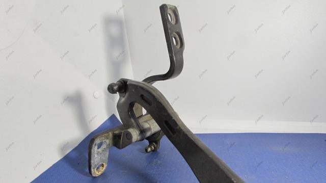 VAG 7L6827302C Петля крышки багажника в наличии Ирпень