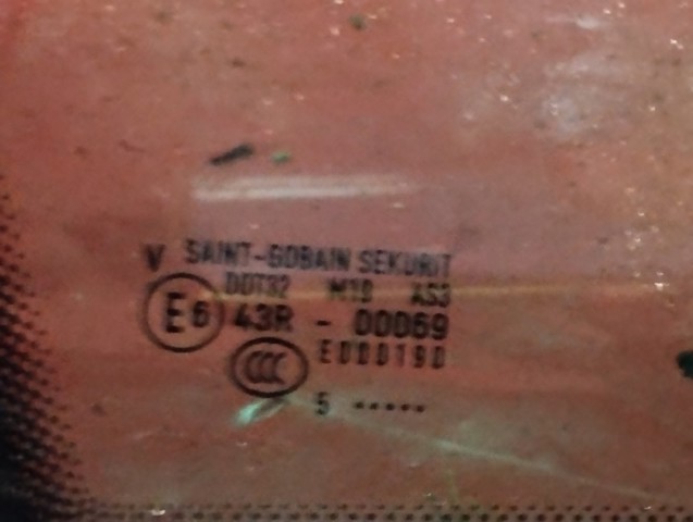 7L6845297AJ Стекло кузова (багажного отсека) левое купить Винница