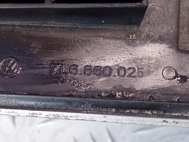 7L6860025 VAG Рейлинг крыши левый купить в Чернигов