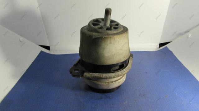Подушка (опора) двигателя, левая/правая 7L8199131A VAG
