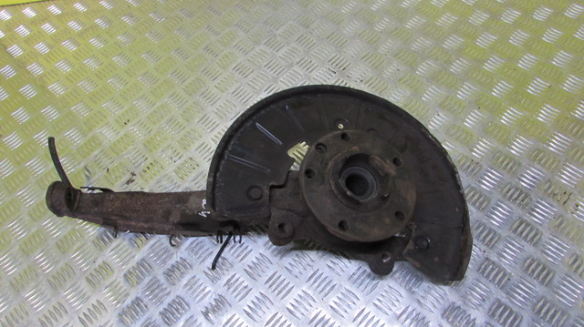 Кулак поворотный передний левый 7L8407257A VAG