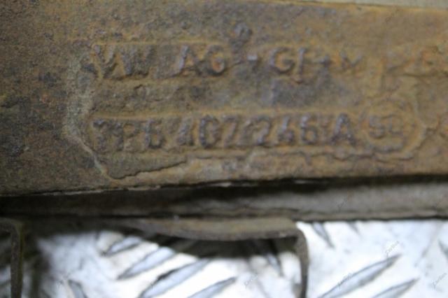 VAG 7L8407258C Цапфа передняя правая в наличии Полтава