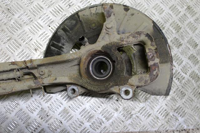 VAG 7L8407258C Цапфа (поворотный кулак) передний правый в наличии Винница