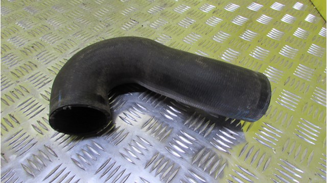 Патрубок интеркуллера 7P0145972D VAG