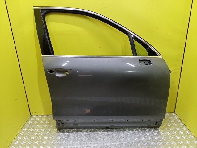Пассажирская передняя дверь 7P0831056 VAG