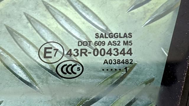 VAG 7P0845113 Стекло-форточка двери передней левой в наличии Житомир