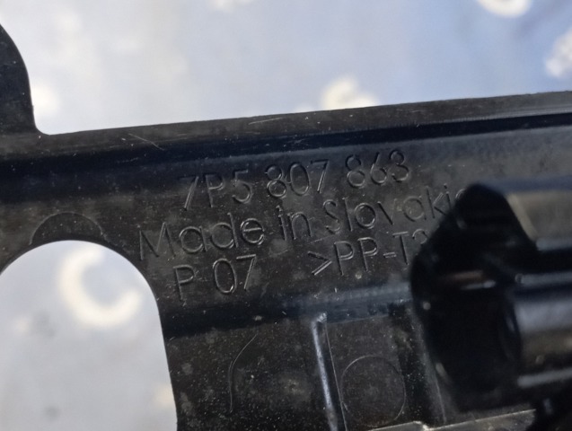 Кронштейн бампера заднего, центральный 7P5807863 VAG