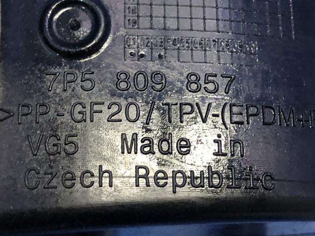 7P5809857 Лючок бензобака (топливного бака) купить Чернигов