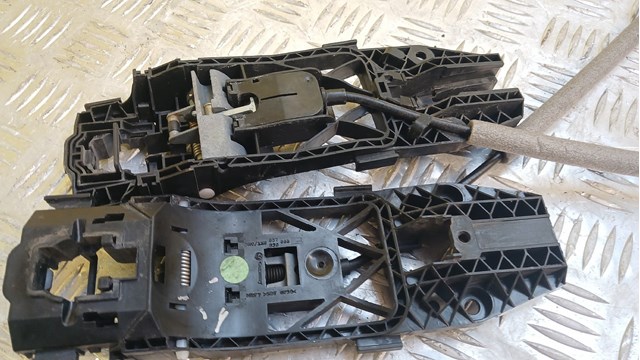 7P6837885 Держатель наружной ручки двери передней левой купить Одесса