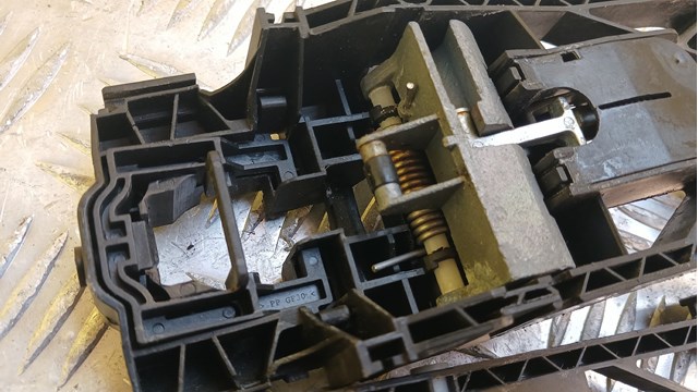 7P6837885 VAG Держатель наружной ручки двери передней левой купить в Одесса