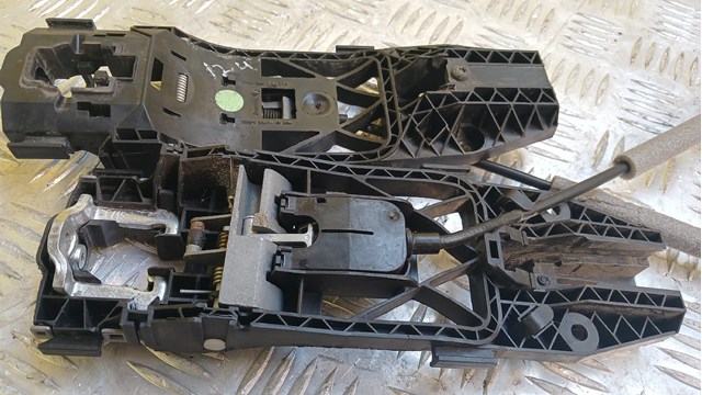 VAG 7P6839885 Держатель наружной ручки двери задней левой в наличии Украина
