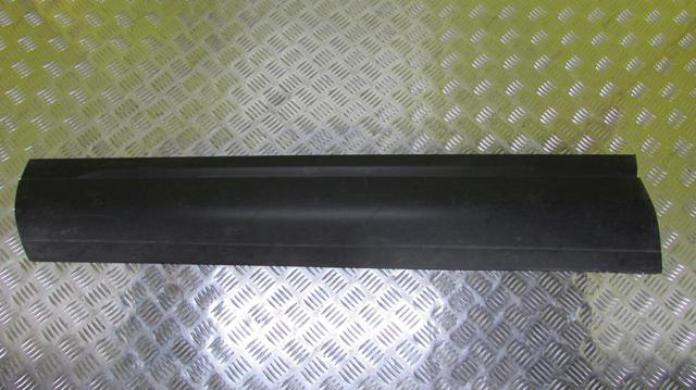 Молдинг передней правой двери 7P6854940 VAG