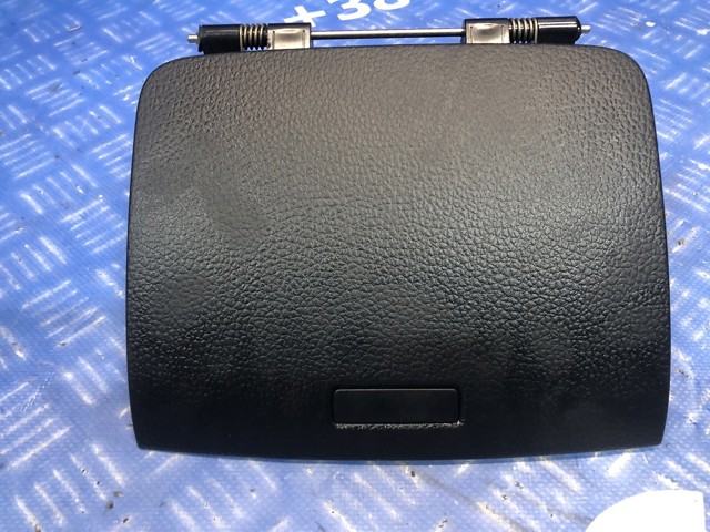 Ящик для перчаток 7P6857922G81U VAG
