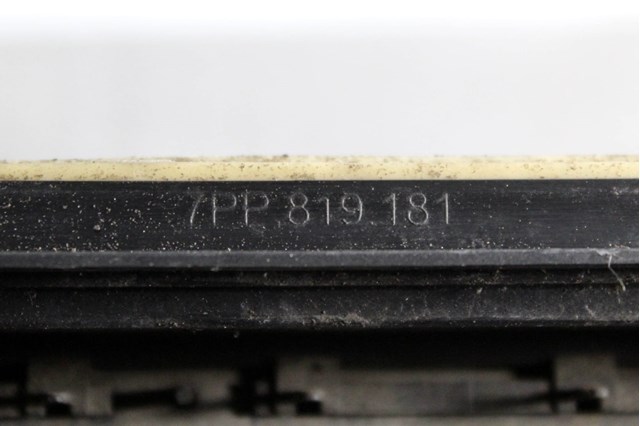 7PP819181 VAG Решетка вентиляции салона задняя купить в Черновцы