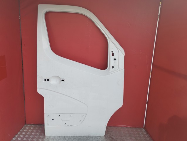 Пассажирская передняя дверь 801001658R RENAULT