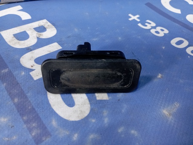 Кнопка привода замка третей/пятой двери 8200076256 RENAULT