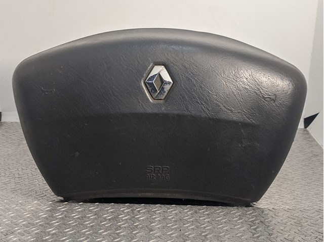 Подушка AIRBAG водительская 8200676895 RENAULT