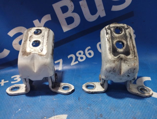 Петля водительской двери 824214EA0A NISSAN