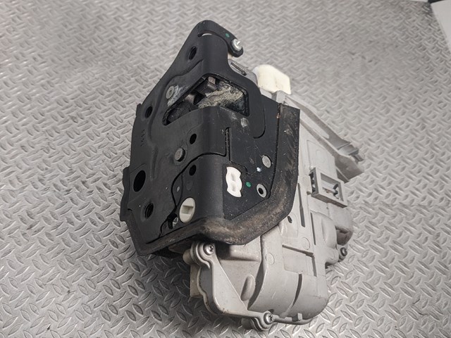 Внутренний дверной замок Volkswagen Touareg II