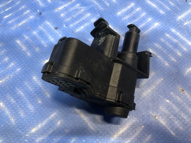 Личинка замка топливного бака 8K0862153E VAG