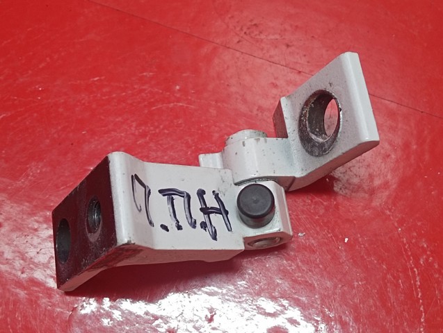 VAG 8S0833404E Петля двери передней правой в наличии Ирпень
