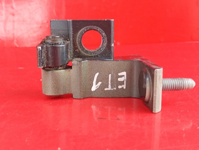 Петля передней двери правая 8S0833406B VAG