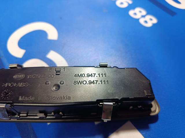 VAG 8W0947111ET1 Плафон освещения салона (кабины) задний в наличии Черновцы
