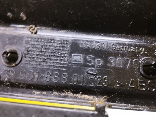 9018880123 MERCEDES Решетка радиатора купить в Одесса