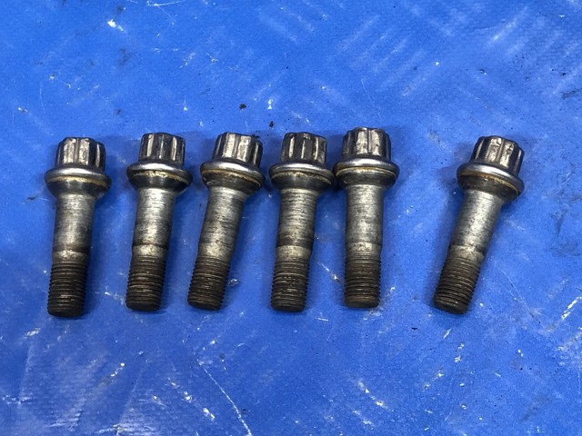 Болт колеса A0009905407 MERCEDES