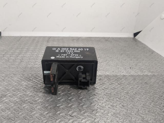 Реле свечей накала A0025424019 MERCEDES