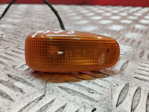 Повторитель поворота на крыле A2108200421 MERCEDES