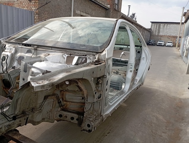 MERCEDES A2126306101 Стойка кузова центральная левая в наличии Ирпень