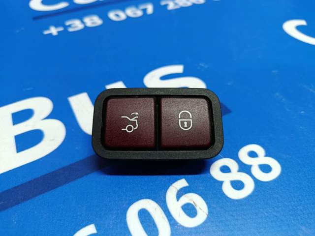 Кнопка салона привода замка 3/5 двери (ляды)/крышки багажника A2208211479 MERCEDES