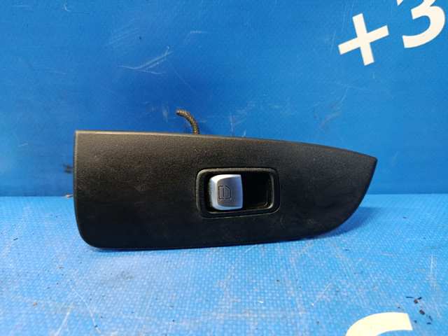 Кнопка подъемника переднего правого стекла A2229052203 MERCEDES
