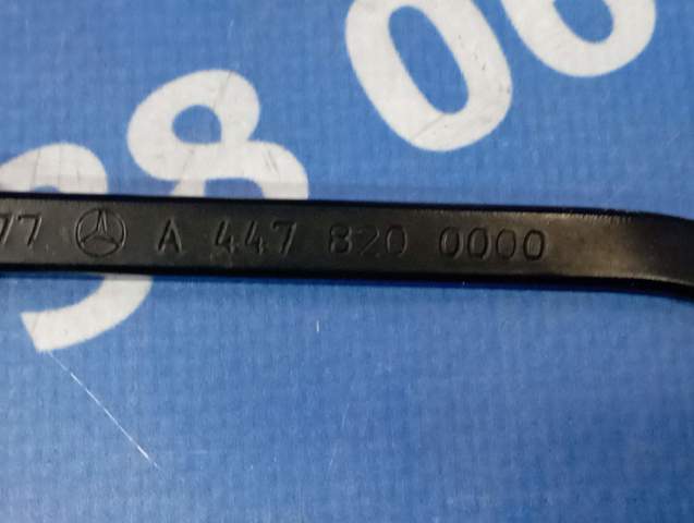 A4478200000 MERCEDES Поводок стеклоочистителя купить в Ровно