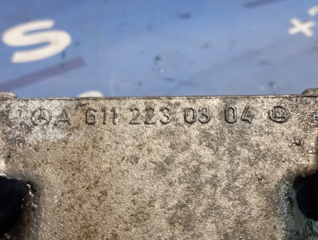 Кронштейн подушки (опоры) двигателя, правой A6112230304 MERCEDES