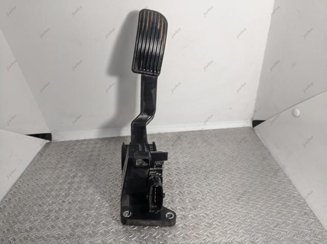 Педаль акселератора A6393000604 MERCEDES