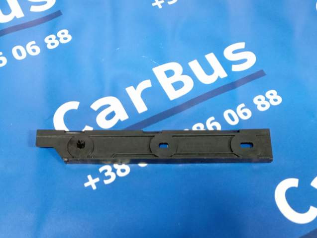 Правый кронштейн заднего бампера A6398850256 MERCEDES