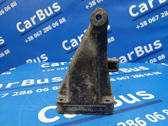 Кронштейн подушки (опоры) двигателя, правой A6462230804 MERCEDES