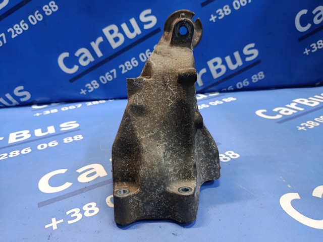 Кронштейн подушки (опоры) двигателя, правой A6512233404 MERCEDES