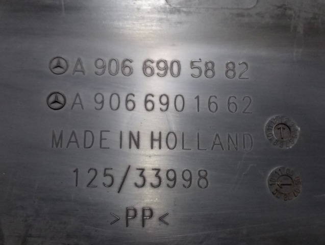 Молдинг заднего правого крыла A9066901662 MERCEDES