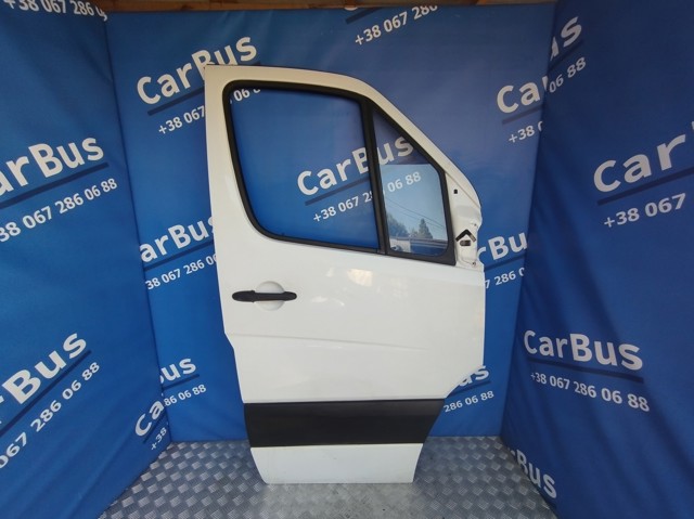 Пассажирская передняя дверь A9067200105 MERCEDES